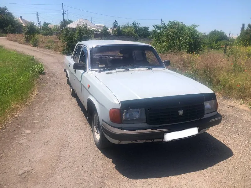 Продам газ 31029 установлен метан. авто находится в мариуполе. на полном уверенном ходу. двигатель капиталился в хорошем состоянии, масло не ест. ходовая часть обслужена. по электрике все работает. новый стартер, новый аккумулятор, новый трамблер с бронепроводами. установлен фаркоп. в придачу отдам много запчастей. полное переоформление. цена: 120000 торг возможен обмен. +79497237953 📲 tg: admin 📞 звоните: +7(949)7237953 - фотография - 1