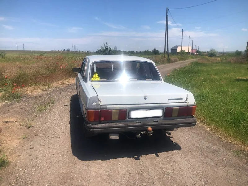 Продам газ 31029 установлен метан. авто находится в мариуполе. на полном уверенном ходу. двигатель капиталился в хорошем состоянии, масло не ест. ходовая часть обслужена. по электрике все работает. новый стартер, новый аккумулятор, новый трамблер с бронепроводами. установлен фаркоп. в придачу отдам много запчастей. полное переоформление. цена: 120000 торг возможен обмен. +79497237953 📲 tg: admin 📞 звоните: +7(949)7237953 - фотография - 3
