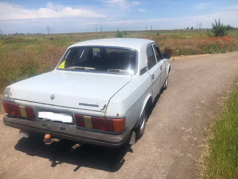 Продам газ 31029 установлен метан. авто находится в мариуполе. на полном уверенном ходу. двигатель капиталился в хорошем состоянии, масло не ест. ходовая часть обслужена. по электрике все работает. новый стартер, новый аккумулятор, новый трамблер с бронепроводами. установлен фаркоп. в придачу отдам много запчастей. полное переоформление. цена: 120000 торг возможен обмен. +79497237953 📲 tg: admin 📞 звоните: +7(949)7237953 - фотография - 4