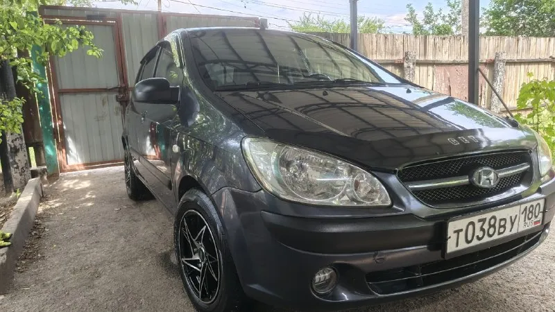 Продается хюндай гетц hyundai getz цена 450.000₽ без торга!!! год выпуска: 2008г кпп : автомат двигатель: 1.4 драйв мод: есть находится: донецкая обл. г. харцызск пробег: 200.000 (точнее на фото видно) подробнее о машине: неприхотливая и очень экономичная для своих возможностей машина, детали не дорогие расход детский 5-6.5л/100км (в зависимости от стиля езды). поменяны расходники, ходовка на 5+, работа движка на 5+, работа акпп на 5+, кузов на 5+ не тянет так как есть свои жизненные коцки, но главное что ржавчины нет и весь металл целый и родной поэтому 5 заслуживает, в салоне новые ухоженые блестящие красивые черные чехлы и установлена магнитолка-планшет китайская весь пластик целый ничего не побито не пошкрябано не поцарапано. так что в среднем машинка на 5 баллов из 5+. по договоренности могу подъехать к вам посмотрите автомобиль по поводу каких-то деталей пишите в лс или звоните по номеру телефона или в max +79495231743 - фотография - 2