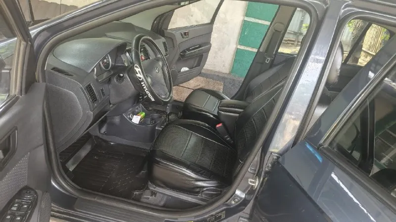 Продается хюндай гетц hyundai getz цена 450.000₽ без торга!!! год выпуска: 2008г кпп : автомат двигатель: 1.4 драйв мод: есть находится: донецкая обл. г. харцызск пробег: 200.000 (точнее на фото видно) подробнее о машине: неприхотливая и очень экономичная для своих возможностей машина, детали не дорогие расход детский 5-6.5л/100км (в зависимости от стиля езды). поменяны расходники, ходовка на 5+, работа движка на 5+, работа акпп на 5+, кузов на 5+ не тянет так как есть свои жизненные коцки, но главное что ржавчины нет и весь металл целый и родной поэтому 5 заслуживает, в салоне новые ухоженые блестящие красивые черные чехлы и установлена магнитолка-планшет китайская весь пластик целый ничего не побито не пошкрябано не поцарапано. так что в среднем машинка на 5 баллов из 5+. по договоренности могу подъехать к вам посмотрите автомобиль по поводу каких-то деталей пишите в лс или звоните по номеру телефона или в max +79495231743 - фотография - 8