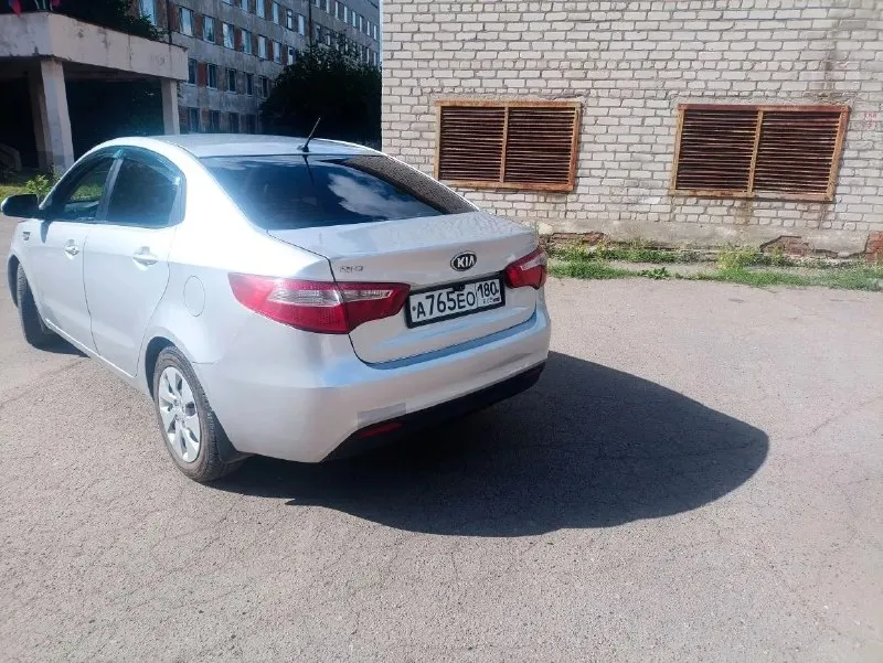 Продам kia рио/ kia rio 3 поколения 2013г. комплектация: подогрев сидений, обогрев зеркал и дворников, новая мультимедийная система 9' ( штатную отдам в подарок), 2 комплекта свежей резины, есть регистратор и камера заднего вида, кондиционер. машина обслужена и не нуждается в ремонте, сел и поехал. едит бодро, нареканий по мотору нет. владею 2 года, продажа от собственника. цена 840 000 руб. торг у капота. +7 949 076 16 82 📞 звоните: +7(949)0761682 - фотография - 3
