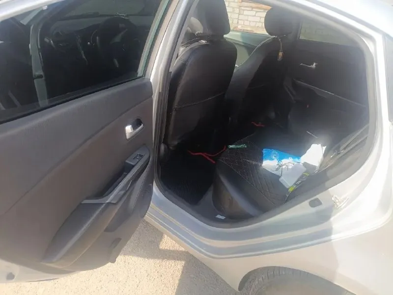 Продам kia рио/ kia rio 3 поколения 2013г. комплектация: подогрев сидений, обогрев зеркал и дворников, новая мультимедийная система 9' ( штатную отдам в подарок), 2 комплекта свежей резины, есть регистратор и камера заднего вида, кондиционер. машина обслужена и не нуждается в ремонте, сел и поехал. едит бодро, нареканий по мотору нет. владею 2 года, продажа от собственника. цена 840 000 руб. торг у капота. +7 949 076 16 82 📞 звоните: +7(949)0761682 - фотография - 4