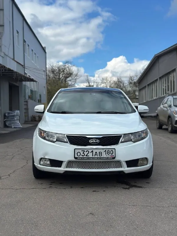 Продаю свою kia cerato ii с атмосферным 2-литровым мотором. -пробег 180.000 км -коробка 6-ступенчатый автомат - не пинается, переключает плавно -машина в руках 3,5 года, люблю и ухаживаю за ней. -замена масла каждые 5-6 тыс. км. заливается liqui moly molygen. -при встрече расскажу подробно, что менялось, когда, на каком пробеге. -все запчасти ставились оригинальные mondo - от рейки до цепи грм. -стоят оригинальные новые диски vossen -сделана шумоизоляция пола, всех дверей, багажника и потолка - комфортное регулярное вождение обеспечено -стоит усилитель музыки -пороги и дно целые -есть вторичные окрасы ❗️в машине работает все - от ходовки до мотора. за машину не стыдно. приезжайте смотрите. цена: 890.000 + торг только у капота. +79498075276 кристина - фотография - 2