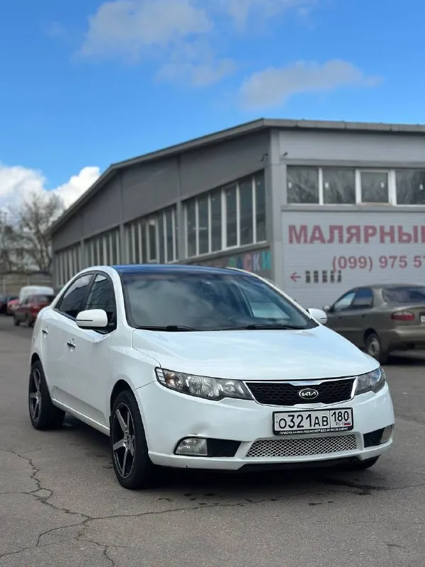 Продаю свою kia cerato ii с атмосферным 2-литровым мотором. -пробег 180.000 км -коробка 6-ступенчатый автомат - не пинается, переключает плавно -машина в руках 3,5 года, люблю и ухаживаю за ней. -замена масла каждые 5-6 тыс. км. заливается liqui moly molygen. -при встрече расскажу подробно, что менялось, когда, на каком пробеге. -все запчасти ставились оригинальные mondo - от рейки до цепи грм. -стоят оригинальные новые диски vossen -сделана шумоизоляция пола, всех дверей, багажника и потолка - комфортное регулярное вождение обеспечено -стоит усилитель музыки -пороги и дно целые -есть вторичные окрасы ❗️в машине работает все - от ходовки до мотора. за машину не стыдно. приезжайте смотрите. цена: 890.000 + торг только у капота. +79498075276 кристина - фотография - 3
