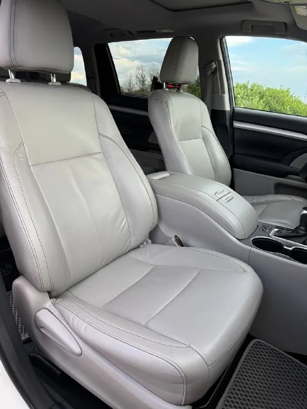 Продам toyota highlander!
Год: 2015
Двигатель: 2gr-fe 3,5 v6 249 л. С.
Акпп-6 aisin
Пробег: 227000 км
Цена: 2 900 000

Авто полностью обслужен и во вложениях не нуждается.
Два комплекта резины
По имеющимся вопросам пишите в л. С. Или по тел. +7(949)387-32-75 - фотография - 8
