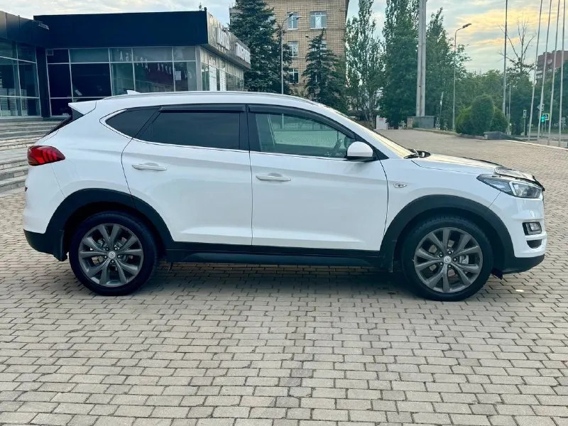 🔥 hyundai tucson официал restailing 2018 год двигатель 2.0 бензин коробка автомат awd (полный привод ) авто в отличном состоянии, абсолютно не какого вложения не требует, в дтп не участвовал весь в заводском окрасе !!! с документами все в порядке продажа с полным переоформлением в мрэо ! г. донецк цена 🔥 1.850.000 🔥 (возможно в кредит ) звоните остальное по тел. +79495210885 - фотография - 5