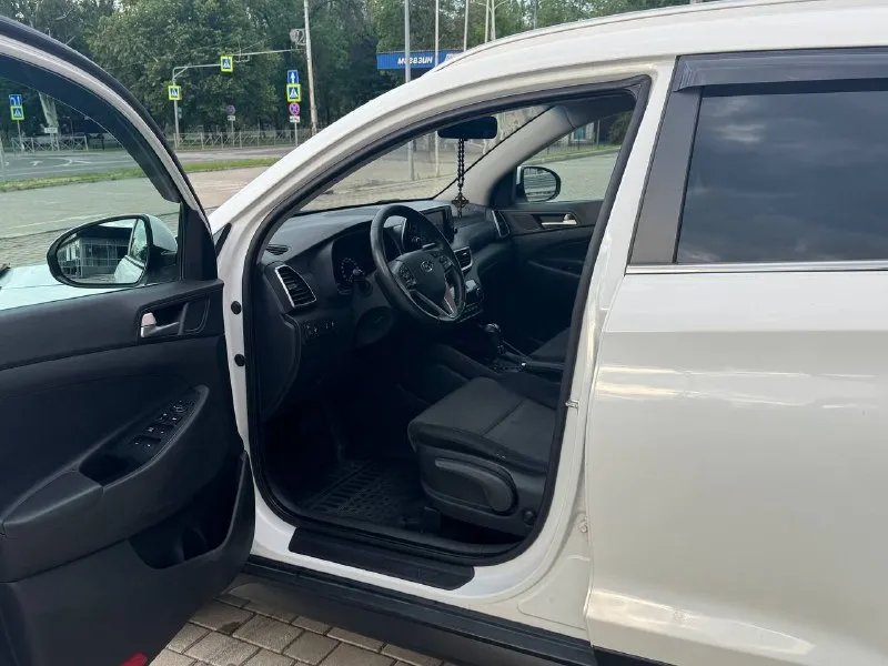 🔥 hyundai tucson официал restailing 2018 год двигатель 2.0 бензин коробка автомат awd (полный привод ) авто в отличном состоянии, абсолютно не какого вложения не требует, в дтп не участвовал весь в заводском окрасе !!! с документами все в порядке продажа с полным переоформлением в мрэо ! г. донецк цена 🔥 1.850.000 🔥 (возможно в кредит ) звоните остальное по тел. +79495210885 - фотография - 8