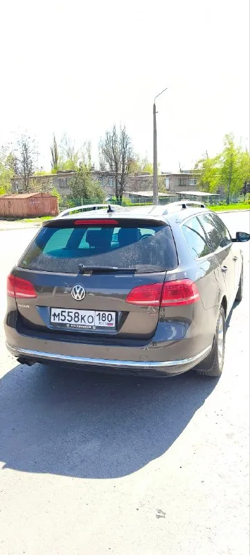 🚗продам машину volkswagen passat b7 2012 год. 🚗 ✅я собственник, юр. чистая, 2 ключа. 🔥двигатель 1.8, очень бодрый. ✅пробег 280тыс. км. ✅расходники все поменяны масла, фильтра. ничего не гремит не стучит. была произведена замена сцепления и полное обслуживание мехатроника. ✅кожаный салон в идеальном состоянии. ✅практически новая зимняя резина, отдам в придачу. ✅хороший линзованный свет. ✅подогрев зеркал, передних сидений, заднего стекла, переднего стекла, двухзонный климат, парктроники, датчик дождя, датчик света, эл. регулировка: зеркал, сиденья. ✅машина сел поехал, ничего делать не нужно. ✅ 💶цена 1 200 000 тыс. руб. 💶 📞📲звонить феникс/телеграмм/макс. +79493272818 📞 звоните: +7(949)3272818 - фотография - 3