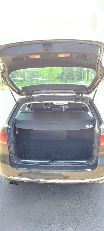 🚗продам машину volkswagen passat b7 2012 год. 🚗 ✅я собственник, юр. чистая, 2 ключа. 🔥двигатель 1.8, очень бодрый. ✅пробег 280тыс. км. ✅расходники все поменяны масла, фильтра. ничего не гремит не стучит. была произведена замена сцепления и полное обслуживание мехатроника. ✅кожаный салон в идеальном состоянии. ✅практически новая зимняя резина, отдам в придачу. ✅хороший линзованный свет. ✅подогрев зеркал, передних сидений, заднего стекла, переднего стекла, двухзонный климат, парктроники, датчик дождя, датчик света, эл. регулировка: зеркал, сиденья. ✅машина сел поехал, ничего делать не нужно. ✅ 💶цена 1 200 000 тыс. руб. 💶 📞📲звонить феникс/телеграмм/макс. +79493272818 📞 звоните: +7(949)3272818 - фотография - 7