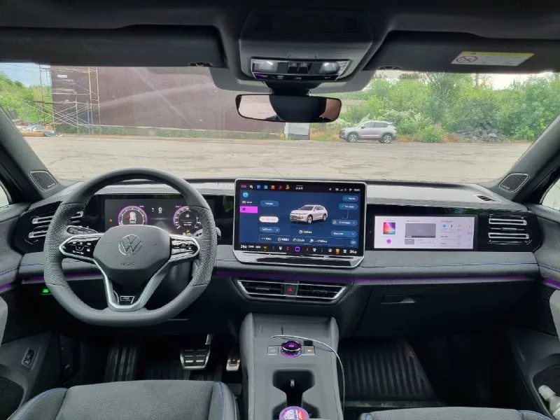 Volkswagen tiguan 2.0 tsi сборка ноябрь 2024г выехала из салона в апреле 2025г недавно сделано второе то(2к км назад) полная комлпектация r-line на 220 л. с на мокрой dsg пробег 16 500 км 2 ключа сигнализация starline полностью в броне(кроме боковых стекол) массаж, датчики дождя/света, автопилот, память сидений, вентиляция, проекция, камеры 360 и т. д цена 4 350 000 рублей +7 949 508 86 43 +7 949 984 89 14 📞 звоните: +7(949)5088643 - фотография - 6