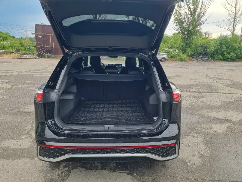 Volkswagen tiguan 2.0 tsi сборка ноябрь 2024г выехала из салона в апреле 2025г недавно сделано второе то(2к км назад) полная комлпектация r-line на 220 л. с на мокрой dsg пробег 16 500 км 2 ключа сигнализация starline полностью в броне(кроме боковых стекол) массаж, датчики дождя/света, автопилот, память сидений, вентиляция, проекция, камеры 360 и т. д цена 4 350 000 рублей +7 949 508 86 43 +7 949 984 89 14 📞 звоните: +7(949)5088643 - фотография - 8