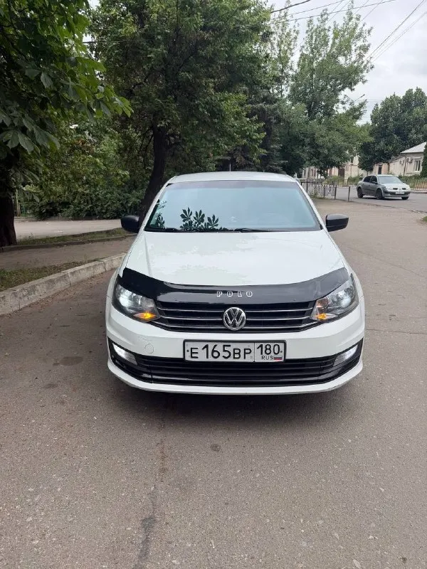 Продам поло седан 2019 года выпуска. мотор 1.6 с родным пробегом 193 т. км. масло от замены до замены не жрет ни грамма. кпп механика работает отлично. ходовая не гремит, не стучит. по кузову без гнили и ржавчины. хорошая комплектация - кондиционер ( рабочий) - гур - абс - эл. стеклоподъемники - хорошая музыка с планшетом - сигнализация с автозапуском 2 комплекта ключей машина в очень достойном состоянии, сел поехал без вложений осмотр г. макеевка +79498434706 цена 870 т. руб торг у капота 📞 звоните: +7(949)8434706 - фотография - 3