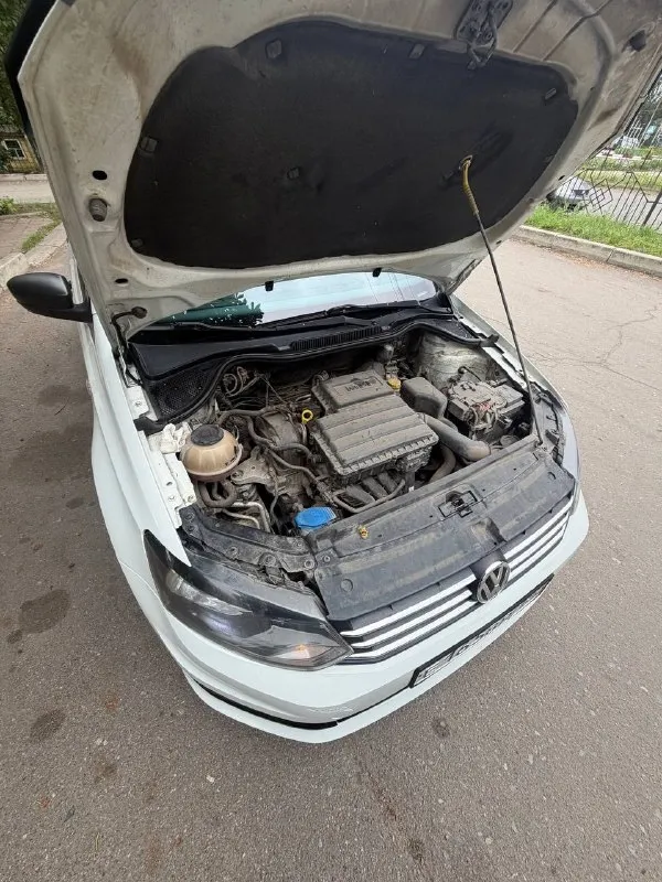 Продам поло седан 2019 года выпуска. мотор 1.6 с родным пробегом 193 т. км. масло от замены до замены не жрет ни грамма. кпп механика работает отлично. ходовая не гремит, не стучит. по кузову без гнили и ржавчины. хорошая комплектация - кондиционер ( рабочий) - гур - абс - эл. стеклоподъемники - хорошая музыка с планшетом - сигнализация с автозапуском 2 комплекта ключей машина в очень достойном состоянии, сел поехал без вложений осмотр г. макеевка +79498434706 цена 870 т. руб торг у капота 📞 звоните: +7(949)8434706 - фотография - 5