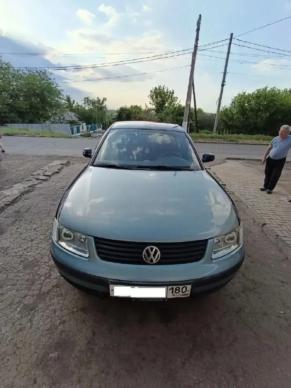Автор: продаётся volkswagen passat b5 донецк/моспино +7 (949) 304-45-98 500 000 руб. 2000г. 1.8 атмосферный двигатель. бензин/газ. газ и прицепное вписаны в документы. учет рф. второй хозяин. состояние 4/5. два комплекта колес (литье и штампы с резиной) и полноразмерная запаска. родной знак аварийки! есть моменты по кузову но без гнили. капот и бампер оригинальные но меняные. родной капот в наличии. стоят линзованые фары с led лампами (не bi led модули), второй комплекс оригинаых фар в комплекте. климат контроль и круиз контроль работают. по двигателю и коробке вопросов нет, все работает без нареканий. машина в одних руках с 2017 года (была пригнана из германии. там был один хозяин и я второй. есть документы с момента покупки ее в 2000 году первым хозяином и вся ее история до момента покупки мной). обслужена для себя. есть сервисная книжка где расписаны все работы с 2017 года. стоят новые колонки. в комплекте набор для перехода на 2-din. по всем вопросам звоните ил 📞 звоните: +7(949)3044598 - фотография - 1