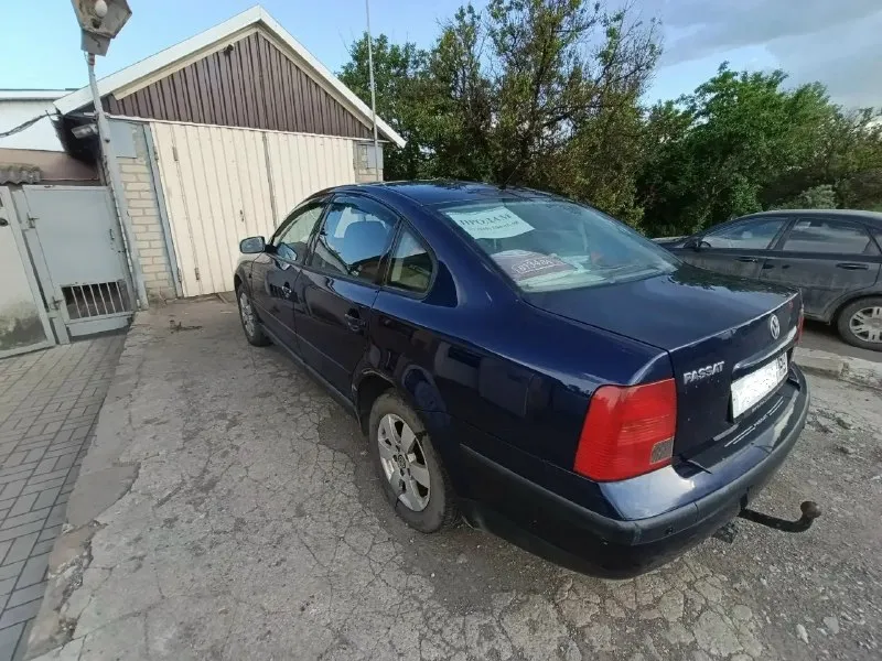 Автор: продаётся volkswagen passat b5 донецк/моспино +7 (949) 304-45-98 500 000 руб. 2000г. 1.8 атмосферный двигатель. бензин/газ. газ и прицепное вписаны в документы. учет рф. второй хозяин. состояние 4/5. два комплекта колес (литье и штампы с резиной) и полноразмерная запаска. родной знак аварийки! есть моменты по кузову но без гнили. капот и бампер оригинальные но меняные. родной капот в наличии. стоят линзованые фары с led лампами (не bi led модули), второй комплекс оригинаых фар в комплекте. климат контроль и круиз контроль работают. по двигателю и коробке вопросов нет, все работает без нареканий. машина в одних руках с 2017 года (была пригнана из германии. там был один хозяин и я второй. есть документы с момента покупки ее в 2000 году первым хозяином и вся ее история до момента покупки мной). обслужена для себя. есть сервисная книжка где расписаны все работы с 2017 года. стоят новые колонки. в комплекте набор для перехода на 2-din. по всем вопросам звоните ил 📞 звоните: +7(949)3044598 - фотография - 3