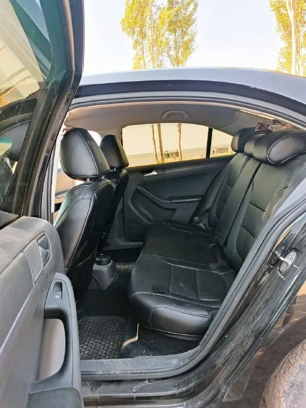 Продается отличный автомобиль volkswagen jetta 2014 год, рестайлинг 6, двигатель 1,6 коробка автомат. пробег 180 т. 1.300не большой торг на месте. в родной краске, все в отличном состоянии, машина ухожена во всем, кожаный салон, кондиционер, оригинал птс, оформлена на 180 регион. продажа срочная. авто в мариуполе обращаться по телефону +79499717706 +79496355191 📞 звоните: +7(949)9717706 - фотография - 4