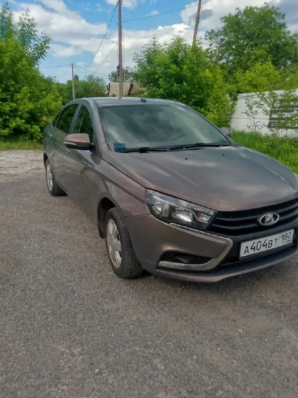 Продам лада веста 2017 год. пробег 145 тыс оригинал. сигнализация с авто запуском. подогрев сидений. кондиционер рабочий ! цена 700 тыс. +79495317806 - фотография - 1