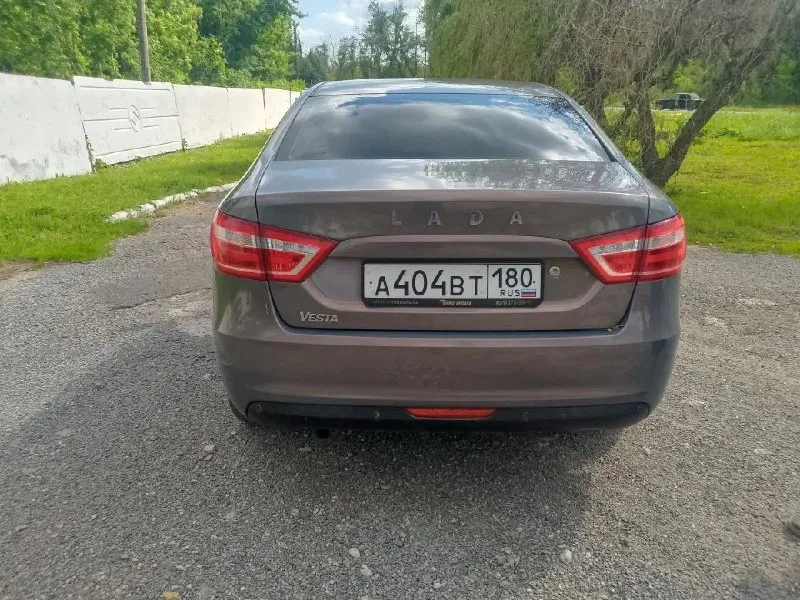 Продам лада веста 2017 год. пробег 145 тыс оригинал. сигнализация с авто запуском. подогрев сидений. кондиционер рабочий ! цена 700 тыс. +79495317806 - фотография - 4