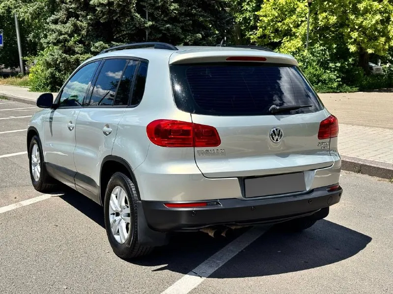 Volkswagen tiguan 4motion 2011 года выпуска, рестайлинг 2.0т бензин, автомат обычный asin состояние идеальное вся обслуженная от а до я делать абсолютно ничего не нужно завел и поехал кузов отличный без ржавчины дтп и тому подобного состояния действительно идеальное пробег 178.000км хорошая комплектация климат рабочий холодит очень хорошо кто хочет хороший семейный автомобиль без дальнейших вложений звоните связь может быть плохая дозванивайтесь торг строго у капота 1.320.000руб. +79493829905 +79198860059 📲 tg: aut⭕️time dnr 📞 звоните: +7(949)3829905 - фотография - 4