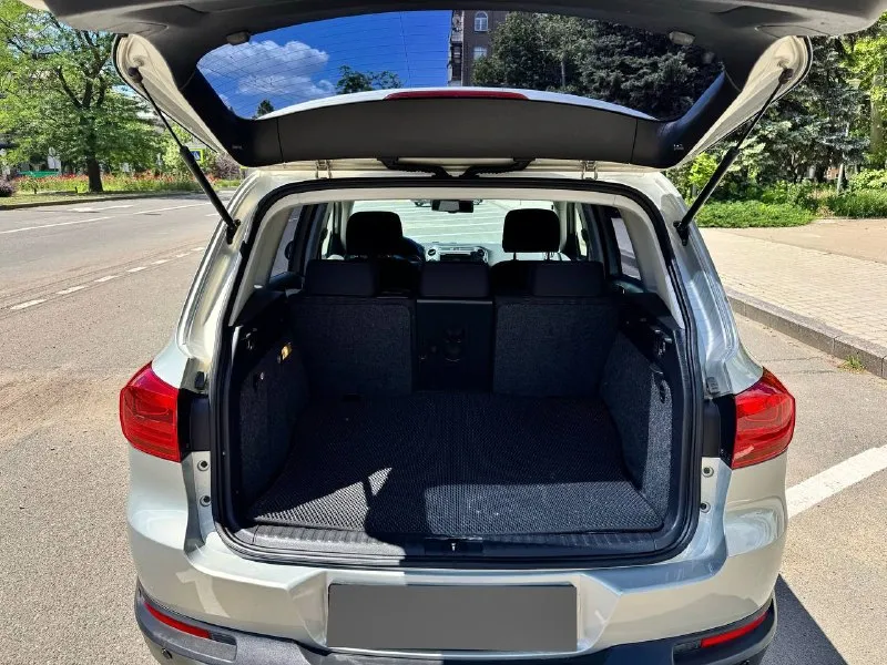 Volkswagen tiguan 4motion 2011 года выпуска, рестайлинг 2.0т бензин, автомат обычный asin состояние идеальное вся обслуженная от а до я делать абсолютно ничего не нужно завел и поехал кузов отличный без ржавчины дтп и тому подобного состояния действительно идеальное пробег 178.000км хорошая комплектация климат рабочий холодит очень хорошо кто хочет хороший семейный автомобиль без дальнейших вложений звоните связь может быть плохая дозванивайтесь торг строго у капота 1.320.000руб. +79493829905 +79198860059 📲 tg: aut⭕️time dnr 📞 звоните: +7(949)3829905 - фотография - 5
