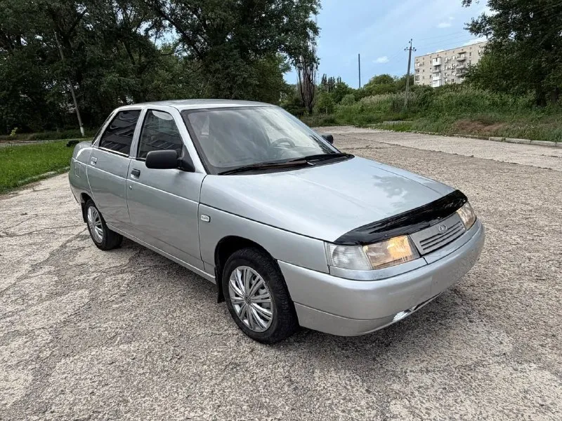 🔵 продам автомобиль ваз 2110. ➡️ год выпуска: 2003 г. ➡️ объём двигателя: 1.5 л, 16 клапанный. ➡️ пробег: 80.000 км. ✅ автомобиль в хорошем состоянии! по кузову есть возрастные нюансы, коробка переключает отлично. мотор работает ровно, не троит и не дымит, не сопливит. ходовая обслужена и не требует вложений, после ремонта. отличный автомобиль за данную стоимость 👍 комплектация: - 2 эсп - магнитола - диодные птф 📸 предоставлю видеообзор при необходимости! 🏛 юридически автомобиль чист, без штрафов запретов! 💰цена: 170.000 рублей 🏢 город: амвросиевка. 🚗 возможно доставка в ваш город по договоренности. ☎️телефоны для связи: +79493391770 +79490789890 все соц сети 👆 к номерам привязаны! - фотография - 1