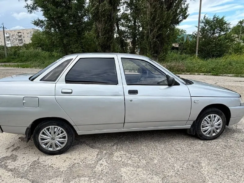 🔵 продам автомобиль ваз 2110. ➡️ год выпуска: 2003 г. ➡️ объём двигателя: 1.5 л, 16 клапанный. ➡️ пробег: 80.000 км. ✅ автомобиль в хорошем состоянии! по кузову есть возрастные нюансы, коробка переключает отлично. мотор работает ровно, не троит и не дымит, не сопливит. ходовая обслужена и не требует вложений, после ремонта. отличный автомобиль за данную стоимость 👍 комплектация: - 2 эсп - магнитола - диодные птф 📸 предоставлю видеообзор при необходимости! 🏛 юридически автомобиль чист, без штрафов запретов! 💰цена: 170.000 рублей 🏢 город: амвросиевка. 🚗 возможно доставка в ваш город по договоренности. ☎️телефоны для связи: +79493391770 +79490789890 все соц сети 👆 к номерам привязаны! - фотография - 4