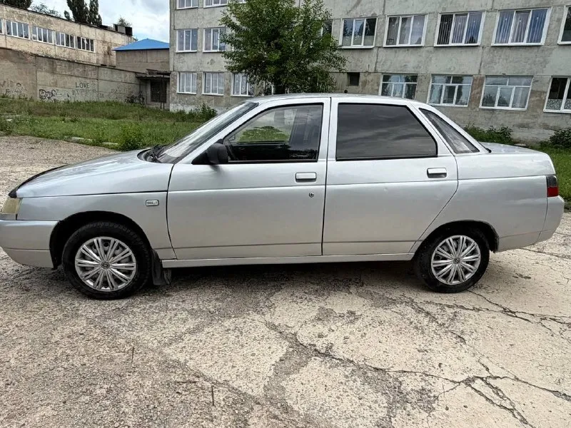 🔵 продам автомобиль ваз 2110. ➡️ год выпуска: 2003 г. ➡️ объём двигателя: 1.5 л, 16 клапанный. ➡️ пробег: 80.000 км. ✅ автомобиль в хорошем состоянии! по кузову есть возрастные нюансы, коробка переключает отлично. мотор работает ровно, не троит и не дымит, не сопливит. ходовая обслужена и не требует вложений, после ремонта. отличный автомобиль за данную стоимость 👍 комплектация: - 2 эсп - магнитола - диодные птф 📸 предоставлю видеообзор при необходимости! 🏛 юридически автомобиль чист, без штрафов запретов! 💰цена: 170.000 рублей 🏢 город: амвросиевка. 🚗 возможно доставка в ваш город по договоренности. ☎️телефоны для связи: +79493391770 +79490789890 все соц сети 👆 к номерам привязаны! - фотография - 8