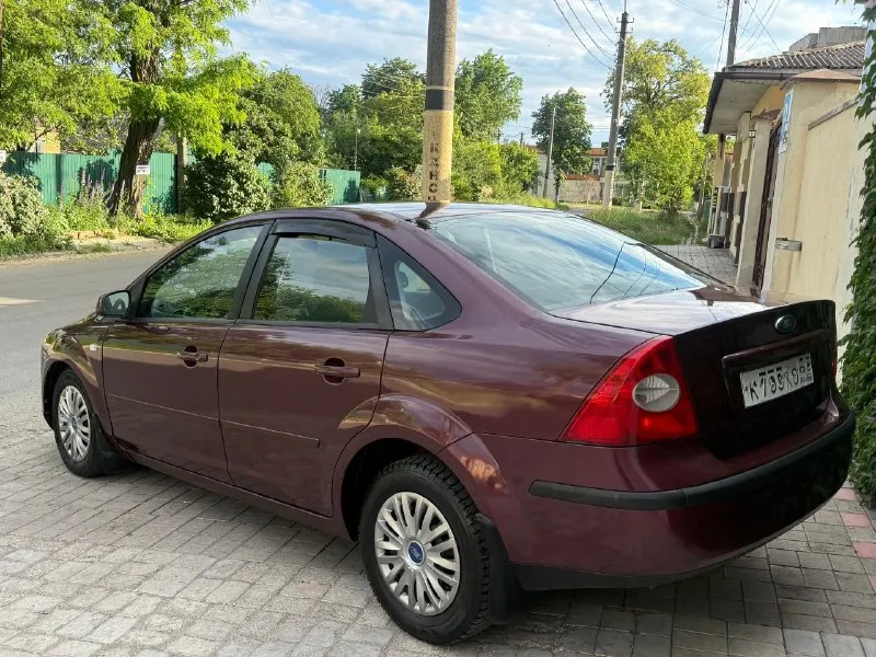 Продам ford focus 2 2007 год объем двигателя 1.8 мкпп авто в идеальном состоянии без сколов царапин итд, двигатель коробка ходовая в отличном состоянии 5/5 два хозяина за все время родной пробег 220 тыс максимальная комплектация климат контроль мульти руль подогрев лобового стекла и сидений esp abs датчик дождя/света задние шторки качественная штатная акустика и многое другое два ключа по документам полный порядок цена 460 тыс руб торг +7 (949) 536-57-89 если не дозвонитесь +79051712301 telegram 📞 🇷🇺 звоните: +7(905)1712301 - фотография - 5