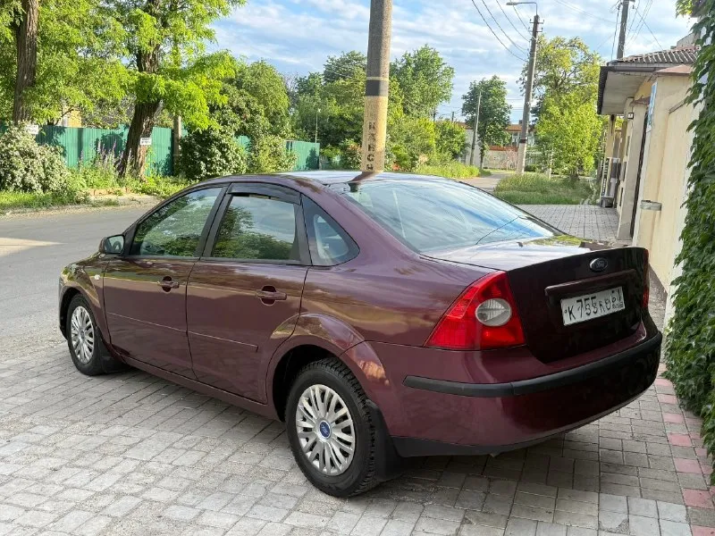 Продам ford focus 2 2007 год объем двигателя 1.8 мкпп авто в идеальном состоянии без сколов царапин итд, двигатель коробка ходовая в отличном состоянии 5/5 два хозяина за все время родной пробег 220 тыс максимальная комплектация климат контроль мульти руль подогрев лобового стекла и сидений esp abs датчик дождя/света задние шторки качественная штатная акустика и многое другое два ключа по документам полный порядок цена 460 тыс руб торг +7 (949) 536-57-89 если не дозвонитесь +79051712301 telegram 📞 🇷🇺 звоните: +7(905)1712301 - фотография - 6