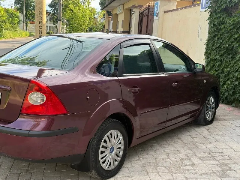 Продам ford focus 2 2007 год объем двигателя 1.8 мкпп авто в идеальном состоянии без сколов царапин итд, двигатель коробка ходовая в отличном состоянии 5/5 два хозяина за все время родной пробег 220 тыс максимальная комплектация климат контроль мульти руль подогрев лобового стекла и сидений esp abs датчик дождя/света задние шторки качественная штатная акустика и многое другое два ключа по документам полный порядок цена 460 тыс руб торг +7 (949) 536-57-89 если не дозвонитесь +79051712301 telegram 📞 🇷🇺 звоните: +7(905)1712301 - фотография - 7