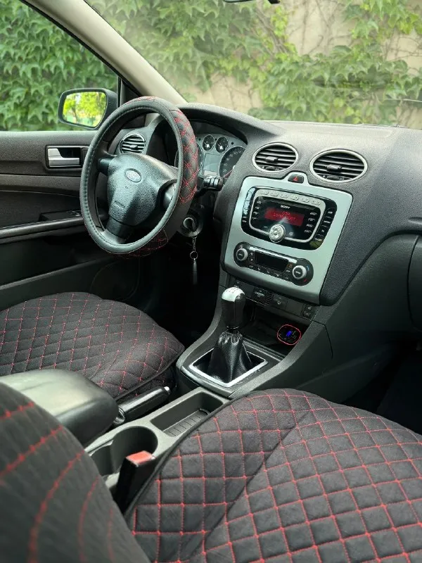 Продам ford focus 2 2007 год объем двигателя 1.8 мкпп авто в идеальном состоянии без сколов царапин итд, двигатель коробка ходовая в отличном состоянии 5/5 два хозяина за все время родной пробег 220 тыс максимальная комплектация климат контроль мульти руль подогрев лобового стекла и сидений esp abs датчик дождя/света задние шторки качественная штатная акустика и многое другое два ключа по документам полный порядок цена 460 тыс руб торг +7 (949) 536-57-89 если не дозвонитесь +79051712301 telegram 📞 🇷🇺 звоните: +7(905)1712301 - фотография - 9