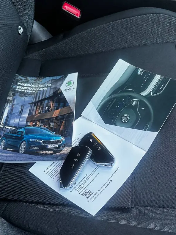 Skoda octavia а8 1.4 турбо год 2022 пробег 220000 коробка автомата асин не д с г автомобиль очень комфортный очень бодро едет один владелец автомобиль без дтп заводском окрасе машина покупалась в официального дилера не путать с китаем состояние идеальное цена 1.🍋920 торг +79495672089 📲 tg: @mark_karpovich1 📞 звоните: +7(949)5672089 - фотография - 10