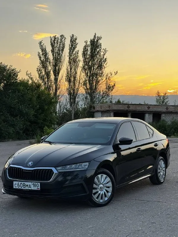 Skoda octavia а8 1.4 турбо год 2022 пробег 220000 коробка автомата асин не д с г автомобиль очень комфортный очень бодро едет один владелец автомобиль без дтп заводском окрасе машина покупалась в официального дилера не путать с китаем состояние идеальное цена 1.🍋920 торг +79495672089 📲 tg: @mark_karpovich1 📞 звоните: +7(949)5672089 - фотография - 4