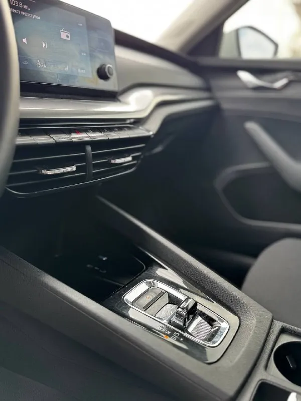 Skoda octavia а8 1.4 турбо год 2022 пробег 220000 коробка автомата асин не д с г автомобиль очень комфортный очень бодро едет один владелец автомобиль без дтп заводском окрасе машина покупалась в официального дилера не путать с китаем состояние идеальное цена 1.🍋920 торг +79495672089 📲 tg: @mark_karpovich1 📞 звоните: +7(949)5672089 - фотография - 7