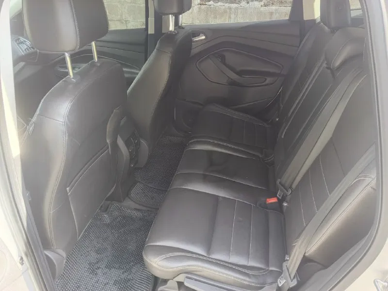 Ford escape,2012 года. объём 2.0 ecoboost,245 л. с. , движок на цепи, коробка гидротрансформатор 6-ти ступенчатый. постоянный полный привод. коплектация se. электропривод багажника, бесключевой доступ. два комплекта колёс. в птс 2 хозяина, юридическа чистая. пробег 206000. цена 1.120.000. +79493136866 📞 звоните: +7(949)3136866 - фотография - 4