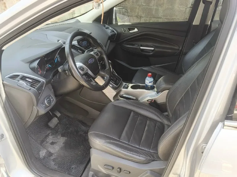 Ford escape,2012 года. объём 2.0 ecoboost,245 л. с. , движок на цепи, коробка гидротрансформатор 6-ти ступенчатый. постоянный полный привод. коплектация se. электропривод багажника, бесключевой доступ. два комплекта колёс. в птс 2 хозяина, юридическа чистая. пробег 206000. цена 1.120.000. +79493136866 📞 звоните: +7(949)3136866 - фотография - 5