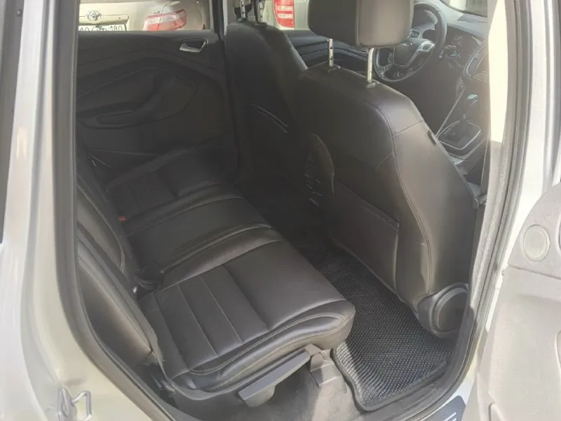 Ford escape,2012 года. объём 2.0 ecoboost,245 л. с. , движок на цепи, коробка гидротрансформатор 6-ти ступенчатый. постоянный полный привод. коплектация se. электропривод багажника, бесключевой доступ. два комплекта колёс. в птс 2 хозяина, юридическа чистая. пробег 206000. цена 1.120.000. +79493136866 📞 звоните: +7(949)3136866 - фотография - 6