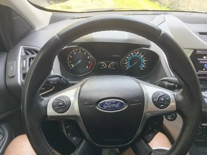 Ford escape,2012 года. объём 2.0 ecoboost,245 л. с. , движок на цепи, коробка гидротрансформатор 6-ти ступенчатый. постоянный полный привод. коплектация se. электропривод багажника, бесключевой доступ. два комплекта колёс. в птс 2 хозяина, юридическа чистая. пробег 206000. цена 1.120.000. +79493136866 📞 звоните: +7(949)3136866 - фотография - 8