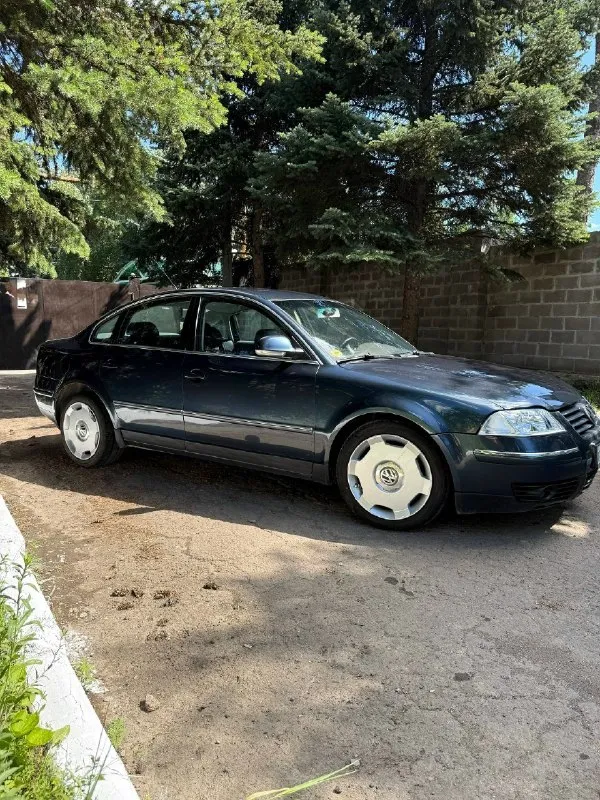Продам свой личный volkswagen пассат 2004г. в. , я собственник, зарегистрирован на меня пробег 260 тыс. км. про автомобиль могу рассказывать много и долго. хорошая комплектация, руль 3 спицы, подогрев сидений, климат, зеркала с поворотником, последний год выпуска кузова б5.5 мотор обслужен, менял сальники клапанов, холодные свечи, красные катушки нжк, новый поддон, новые трубки на маслонасосе, жидкости все заменены, радиаторы вымыты, дикости все новые. замена масла раз в 5 т. к. расхода масла нет! подвеска новые перед рычаги все, новая евро-подвеска пружины+стойки, ничего не стучит и не гремит, жирный стаб с w8 b5, машина заходит в повороты уверенно кузов оцинкованный, коррозии нет, было пару косметических окрасов, ничего критичного, безопасность целая, проемы все целые. кузов в керамике. стоят дорогие 17 кованные диски с audi а8 д2, без них будет хороший торг. цена 680 тыс. зеркальный номер в подарок. звоните, пишите, торг минимальный +79493795437 макеевка 📞 звоните: +7(949)3795437 - фотография - 2