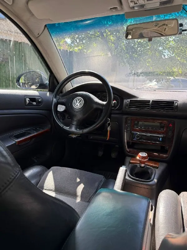 Продам свой личный volkswagen пассат 2004г. в. , я собственник, зарегистрирован на меня пробег 260 тыс. км. про автомобиль могу рассказывать много и долго. хорошая комплектация, руль 3 спицы, подогрев сидений, климат, зеркала с поворотником, последний год выпуска кузова б5.5 мотор обслужен, менял сальники клапанов, холодные свечи, красные катушки нжк, новый поддон, новые трубки на маслонасосе, жидкости все заменены, радиаторы вымыты, дикости все новые. замена масла раз в 5 т. к. расхода масла нет! подвеска новые перед рычаги все, новая евро-подвеска пружины+стойки, ничего не стучит и не гремит, жирный стаб с w8 b5, машина заходит в повороты уверенно кузов оцинкованный, коррозии нет, было пару косметических окрасов, ничего критичного, безопасность целая, проемы все целые. кузов в керамике. стоят дорогие 17 кованные диски с audi а8 д2, без них будет хороший торг. цена 680 тыс. зеркальный номер в подарок. звоните, пишите, торг минимальный +79493795437 макеевка 📞 звоните: +7(949)3795437 - фотография - 9