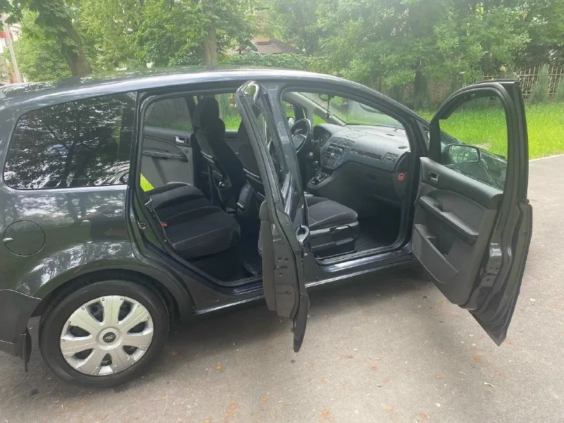 Ford focus с-max 2.0 ghia сборка германия, оцинкована минивэн, 2006 год, мкпп-5 без дтп, стекла родные двигатель цепной, бензин duratec 2.0l. 16v, 145л. с. комплектация ghia: -электрогидроусилитель руля -климат контроль двухзонный -круиз контроль -мультируль -подушки безопасности -подогрев передних сидений -полный электропакет -электропривод/обогрев зеркал -обогрев переднего/заднего стëкл -бортовой компьютер -abs, bas, esp, ebd -регулировка руля в 3 плоскостях -микролифт передних сидений -электроручник -датчик света, датчик дождя -противотуманки led -родное аудио, 8 динамиков -высокая посадка, велюровые сидения с поясничной опорой -заднее сидение транформер -два комплекта шин и ковриков -2 ключа, сервиска, страховка -диагностическая карта дно в порядке, вины читаются ходовая не стучит, салон целый цена 695тыс. номера в подарок +79499796391 юрий осмотр донецк, собственник 📞 звоните: +7(949)9796391 - фотография - 3