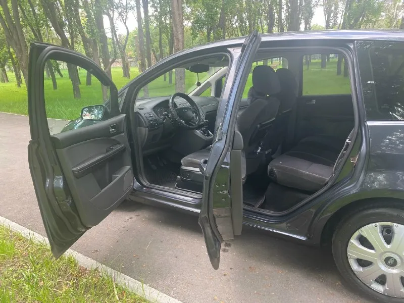 Ford focus с-max 2.0 ghia сборка германия, оцинкована минивэн, 2006 год, мкпп-5 без дтп, стекла родные двигатель цепной, бензин duratec 2.0l. 16v, 145л. с. комплектация ghia: -электрогидроусилитель руля -климат контроль двухзонный -круиз контроль -мультируль -подушки безопасности -подогрев передних сидений -полный электропакет -электропривод/обогрев зеркал -обогрев переднего/заднего стëкл -бортовой компьютер -abs, bas, esp, ebd -регулировка руля в 3 плоскостях -микролифт передних сидений -электроручник -датчик света, датчик дождя -противотуманки led -родное аудио, 8 динамиков -высокая посадка, велюровые сидения с поясничной опорой -заднее сидение транформер -два комплекта шин и ковриков -2 ключа, сервиска, страховка -диагностическая карта дно в порядке, вины читаются ходовая не стучит, салон целый цена 695тыс. номера в подарок +79499796391 юрий осмотр донецк, собственник 📞 звоните: +7(949)9796391 - фотография - 4