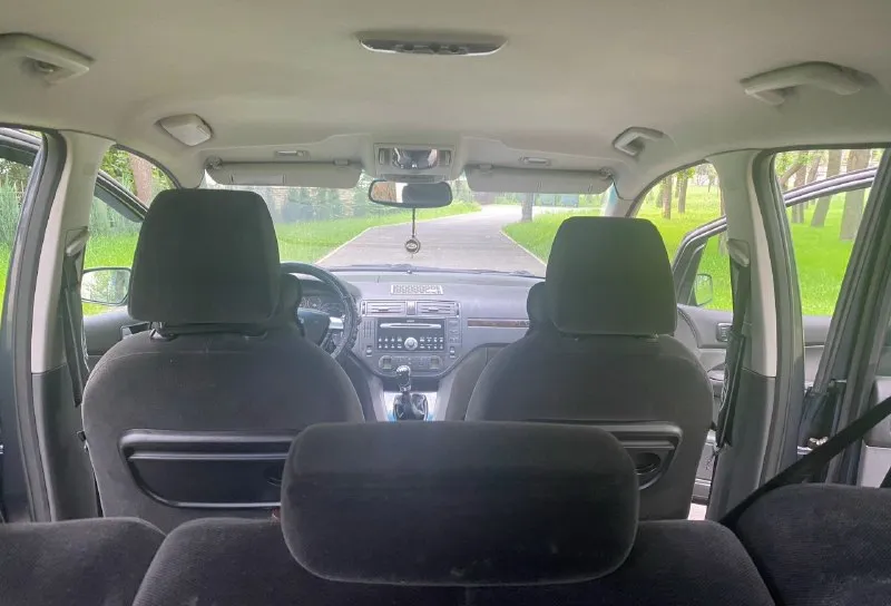 Ford focus с-max 2.0 ghia сборка германия, оцинкована минивэн, 2006 год, мкпп-5 без дтп, стекла родные двигатель цепной, бензин duratec 2.0l. 16v, 145л. с. комплектация ghia: -электрогидроусилитель руля -климат контроль двухзонный -круиз контроль -мультируль -подушки безопасности -подогрев передних сидений -полный электропакет -электропривод/обогрев зеркал -обогрев переднего/заднего стëкл -бортовой компьютер -abs, bas, esp, ebd -регулировка руля в 3 плоскостях -микролифт передних сидений -электроручник -датчик света, датчик дождя -противотуманки led -родное аудио, 8 динамиков -высокая посадка, велюровые сидения с поясничной опорой -заднее сидение транформер -два комплекта шин и ковриков -2 ключа, сервиска, страховка -диагностическая карта дно в порядке, вины читаются ходовая не стучит, салон целый цена 695тыс. номера в подарок +79499796391 юрий осмотр донецк, собственник 📞 звоните: +7(949)9796391 - фотография - 6