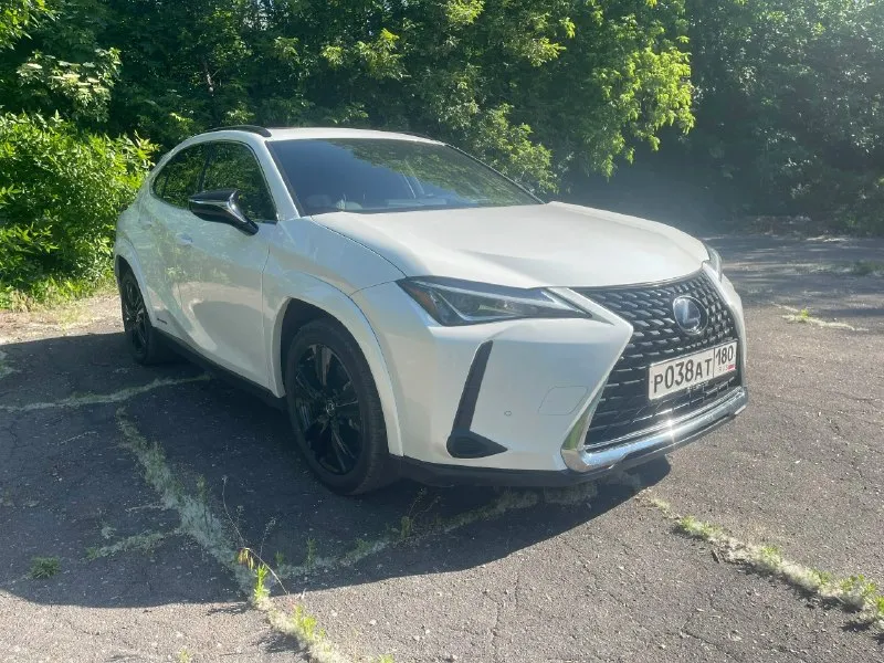 ▎общие характеристики: • модель: lexus ux 250h • год выпуска: 2021 • тип кузова: кроссовер • цвет: белый жемчуг- перломутр ▎двигатель и производительность: • тип двигателя: гибридный (бензиновый + электрический) • объем двигателя: 2.0 литра (4-цилиндровый) • мощность: 178 л. с. (131 квт) • крутящий момент: около 192 нм • трансмиссия: электическая вариаторная трансмиссия (ecvt) • привод: полный привод ▎размеры и вес: • длина: около 4495 мм • ширина: около 1840 мм • высота: около 1540 мм • колесная база: 2640 мм • снаряженная масса: примерно 1600-1700 кг (в зависимости от комплектации) ▎топливная эффективность: • расход топлива в городе: около 5.5 - 6.0 л/100 км • расход топлива на шоссе: около 5.0 - 5.5 л/100 км • смешанный расход топлива: около 5.3 - 5.8 л/100 км • объем топливного бака: 43 литра ▎характеристики интерьера и комфорта: • количество мест: 5 • климат-контроль: двухзонный • мультимедиа система: lexus multimedia с поддержкой apple carplay и android auto • ауди 📞 звоните: +7(949)3415172 - фотография - 1