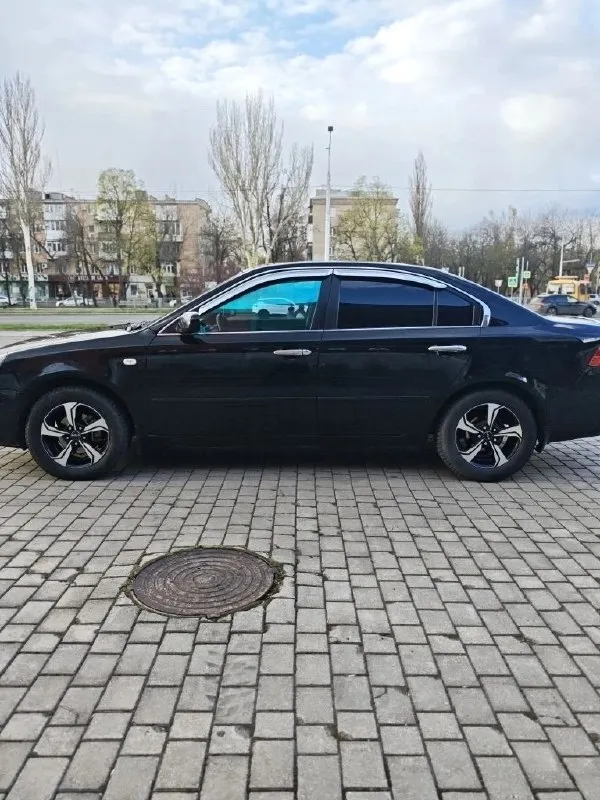 Продам kia magentis 2008 года выпуска пробег 242.000км, цена : 750 000 + торг у капота. двигатель 2.0 л газ/бензин. на кристально чистых документах!собственник! 180 регион, имеется птс, в котором вписан газ евро 4. автомобиль на 4+, имеются мелкие косяки. балон газ цилиндрический на 60 литров. двигатель обслужен, на 200 000 тысяч поменяна цепь и натяжители, помпа. ходовая полностью обслужена! ставились только оригинальные запчасти, в машину денег не жалел! по электрике все работает. комплектация в машине: электро регулировка зеркал, подушки безопасности все на месте, гур, климат-контроль. отличный комфортный семейный, реально обслуженный автомобиль! ценник полностью соответствует состоянию❗❗❗ любые проверки приветствуются за ваш счёт! номер телефона +79493143514 осмотр макеевка, донецк 📞 звоните: +7(949)3143514 - фотография - 3