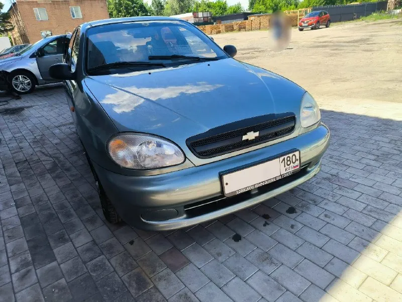 Продам chevrolet ланос (техосмотр пройден) я владелец 2006г. мотор 1.5 не дымит не троит мкпп не выбивает не гудит на полном ходу из недавнего (новые стойки передние, бензонасос, троса ручника) обрабатывалась в прошлом году (дно, арки и двери) по комплектации: гур, кондиционер (рабочий) 2 эл подъемника резина лето на красивых дисках в хорошем состоянии свежий акб стекла целые eva коврики учёт 180 переоформление без проблем документы все на руках иллюзий не стройте машине 20 лет продажа в связи с приобретением машины выше класса машина в донецке (пролетарский район) цена 300 торг у капота +79493759894 📞 звоните: +7(949)3759894 - фотография - 1