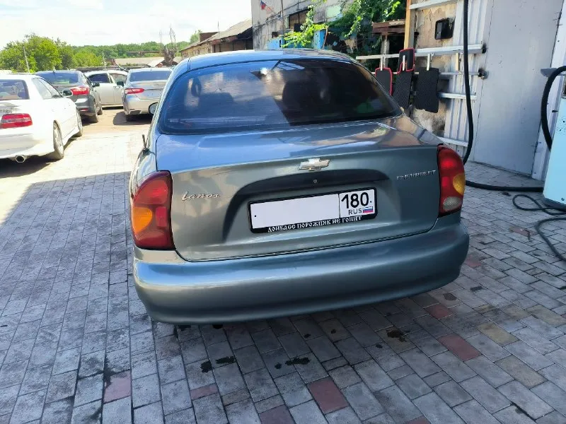 Продам chevrolet ланос (техосмотр пройден) я владелец 2006г. мотор 1.5 не дымит не троит мкпп не выбивает не гудит на полном ходу из недавнего (новые стойки передние, бензонасос, троса ручника) обрабатывалась в прошлом году (дно, арки и двери) по комплектации: гур, кондиционер (рабочий) 2 эл подъемника резина лето на красивых дисках в хорошем состоянии свежий акб стекла целые eva коврики учёт 180 переоформление без проблем документы все на руках иллюзий не стройте машине 20 лет продажа в связи с приобретением машины выше класса машина в донецке (пролетарский район) цена 300 торг у капота +79493759894 📞 звоните: +7(949)3759894 - фотография - 2