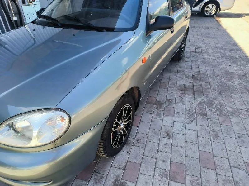 Продам chevrolet ланос (техосмотр пройден) я владелец 2006г. мотор 1.5 не дымит не троит мкпп не выбивает не гудит на полном ходу из недавнего (новые стойки передние, бензонасос, троса ручника) обрабатывалась в прошлом году (дно, арки и двери) по комплектации: гур, кондиционер (рабочий) 2 эл подъемника резина лето на красивых дисках в хорошем состоянии свежий акб стекла целые eva коврики учёт 180 переоформление без проблем документы все на руках иллюзий не стройте машине 20 лет продажа в связи с приобретением машины выше класса машина в донецке (пролетарский район) цена 300 торг у капота +79493759894 📞 звоните: +7(949)3759894 - фотография - 5