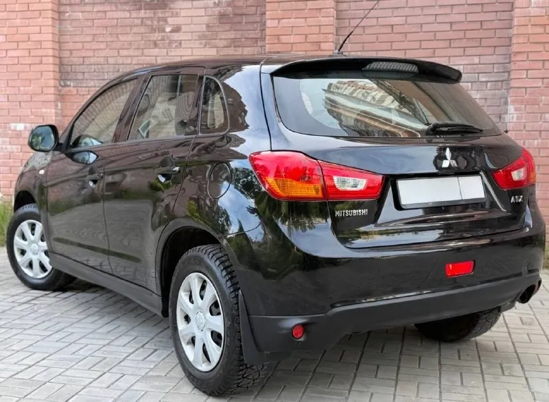 Продам mitsubishi asx рестайлинг, 2015 года выпуска, объём двигателя 1.6, коробка передач механика (самая надёжная связка в линейке!), пробег 157.000 родной! авто без дтп!, в родном окрасе✅, 2 хозяина за всё время эксплуатации, надёжный японский красовер, комфортабельный и вместительный автомобиль в идеальном состоянии, без каких либо нюансов, как внешне так и технически!, обслужен на данный момент весь от а до я, за машиной всегда ухаживали и обслуживали своевременно, имеется все сервисные книжки, два комплекта ключей, установлена сигнализация starline. комплектация: бортовой компьютер, кондиционер, датчик света и дождя, подогрев сидений, складывание зеркал, эл. регулировка зеркал, подогрев стёкол, 4 слекподъемника, abs esp, мультимедиа с хорошим звуком, имеется все для комфортного вождения. по документам любой вид оформления. цена 1.040.000 +7949564-4736 +7(949)693-5850 - фотография - 4